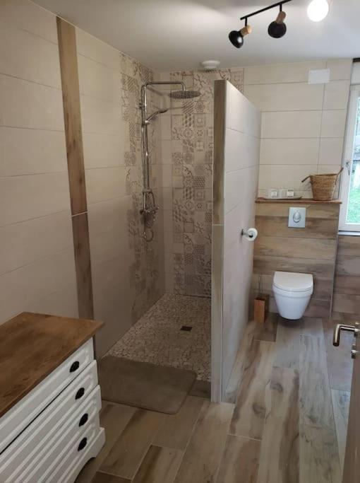 萨尔格米纳Le Bord De Sarre Meuble 3 Etoiles公寓 外观 照片